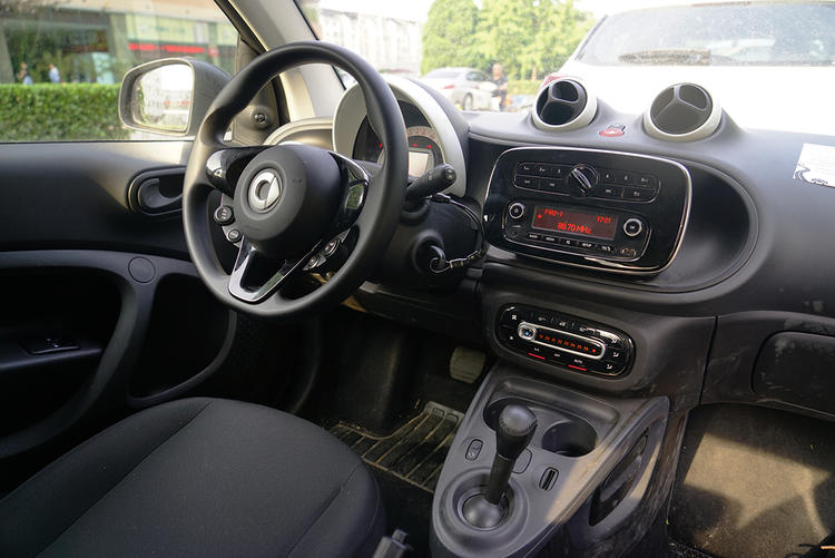 号称扫码就走的共享汽车到底有没有那么方便？我们体验了北京的五家服务|好奇心实验室