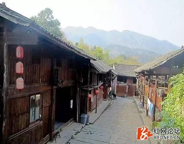 安化一老街居然藏了一位80岁绝美女理发师！