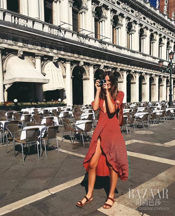 旅行照这么摆pose就很好看,出门旅游拍照姿势ins