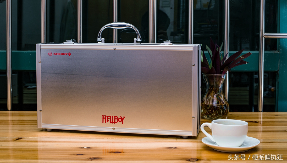 樱桃有一款铁的机械键盘,樱桃新款机械键盘