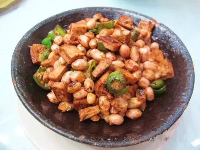 美味又好吃的香干子做法,家常美味西芹香干简单易做好下饭