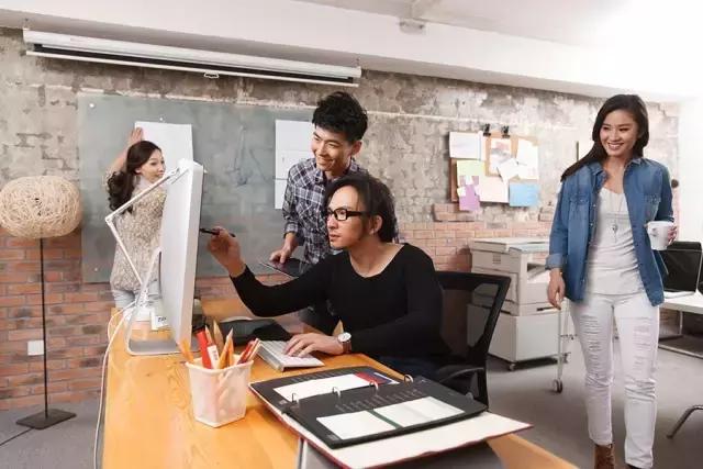 在中国当一名自由职业者是什么感受：自律着，不安着