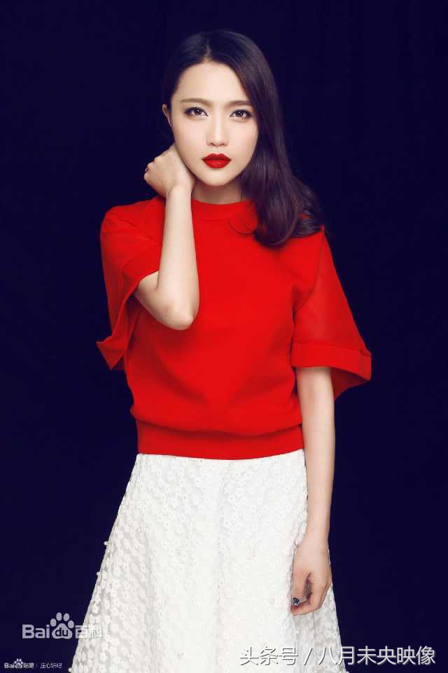 山东女医生的辞职信里写的其实是庄心妍唱过的一首歌中的歌词，不但歌好听，长得也很有范儿，进来看摄影大片