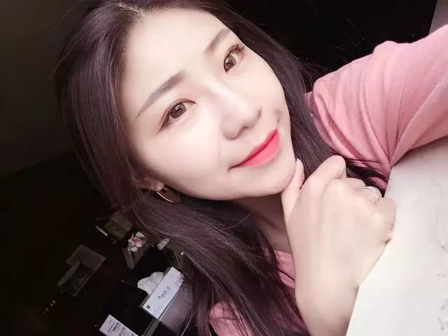 小胖丁深唇试色,阿玛尼小胖丁402易脱色吗