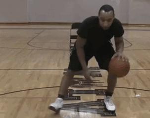 如何学习篮球基础运球,篮球新手怎样学过人