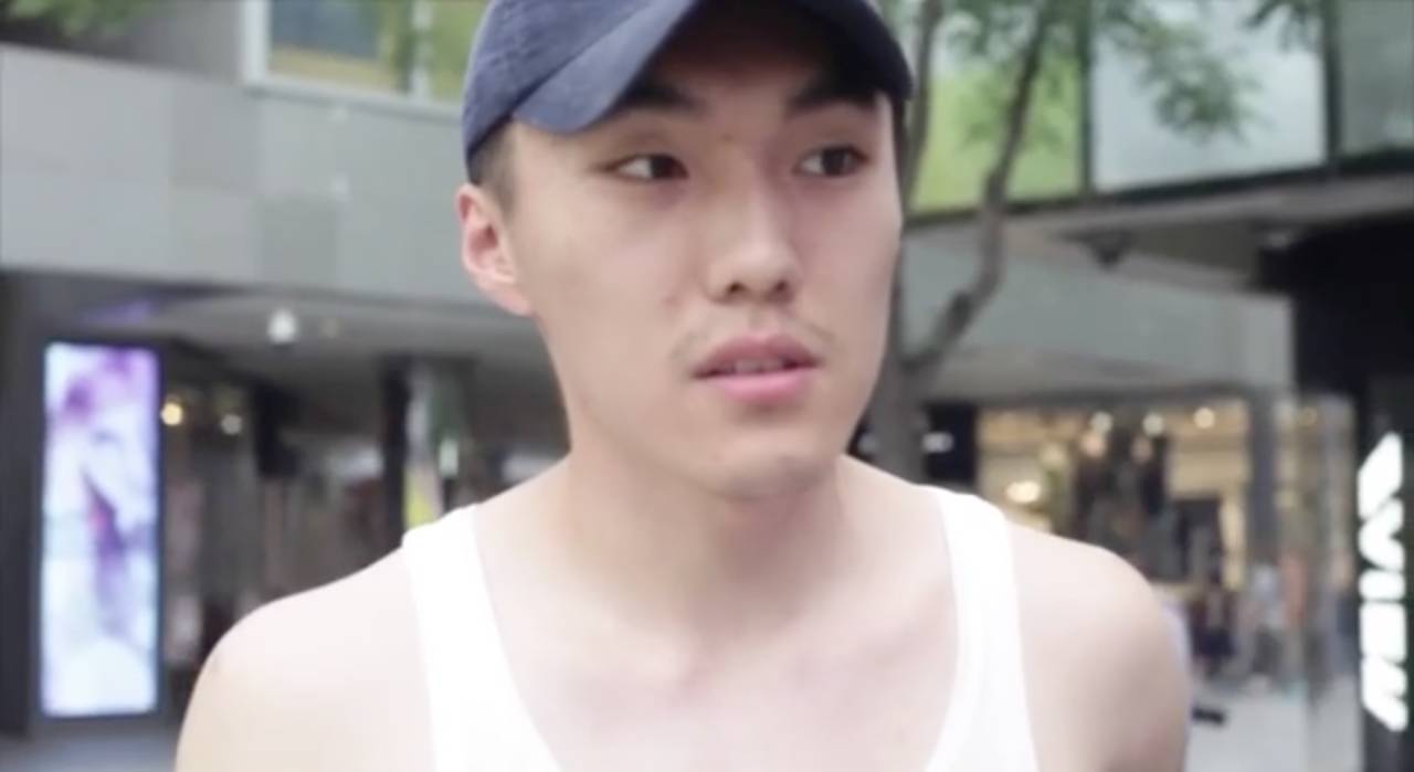 给女生选择最好看的球鞋 (男生帮女生穿什么球鞋)