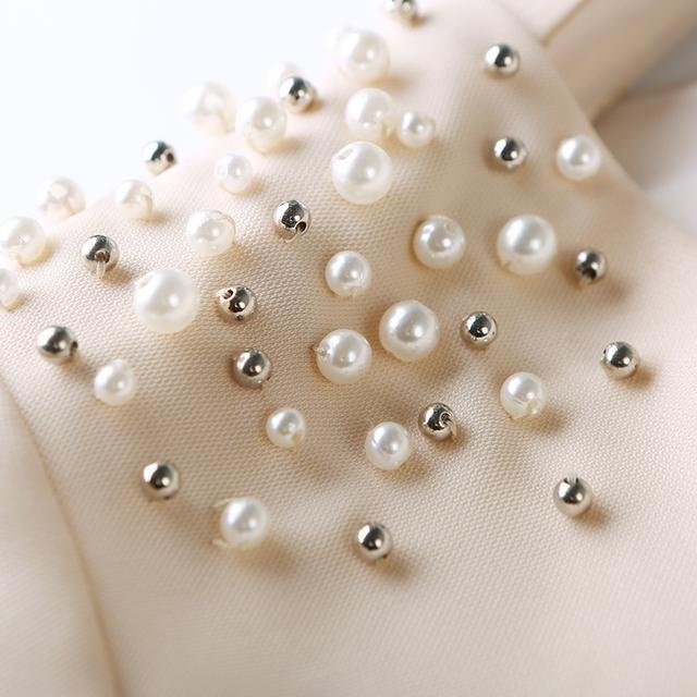 打破单调和枯燥的雪纺衫,雪纺衫能够随意切换各种风格