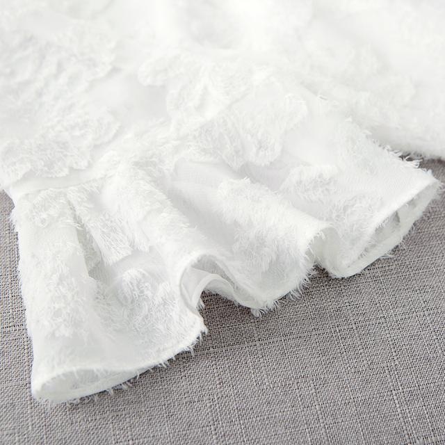 打破单调和枯燥的雪纺衫,雪纺衫能够随意切换各种风格