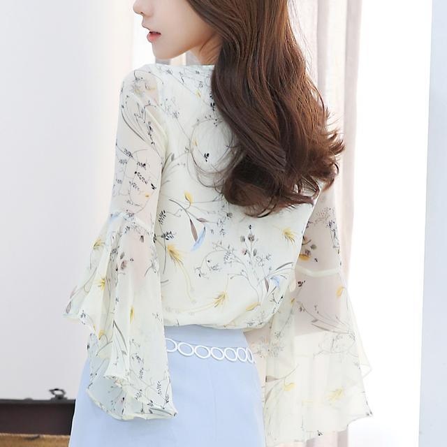 打破单调和枯燥的雪纺衫,雪纺衫能够随意切换各种风格