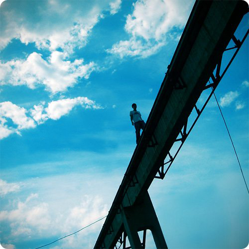 夜、我泪如雨下，五百年日晒雨打，只愿你再从我身边婀娜的走过