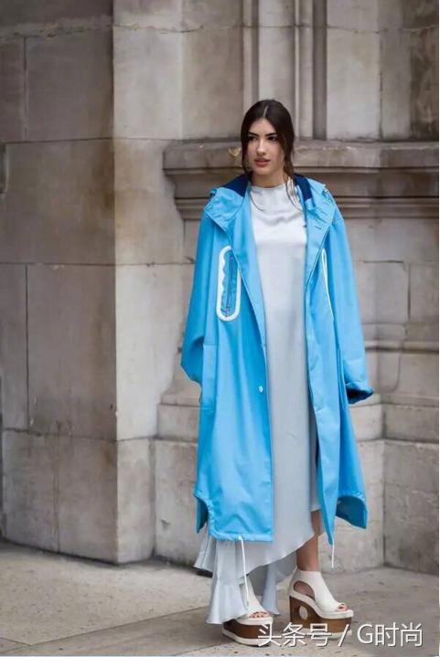 今年流行的雨衣搭配,雨衣各式各样好看不