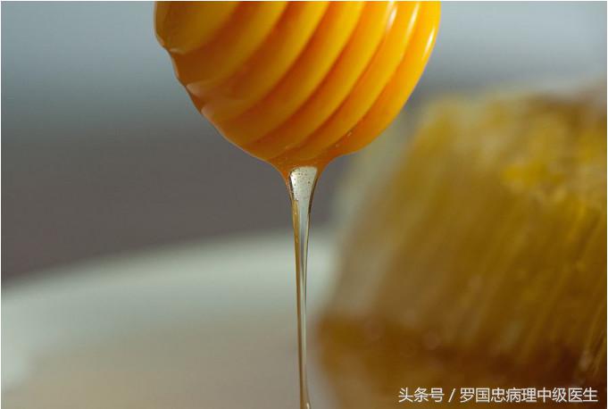 怎么选购真正的、纯正的蜂蜜90%的人不知道技巧，在这里具有多年经验的真正的深山养蜂资深行家详细告诉你