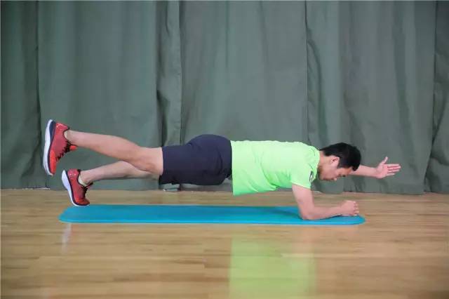 平板支撑能练腹肌马甲线么,做多久平板支撑能练腹肌