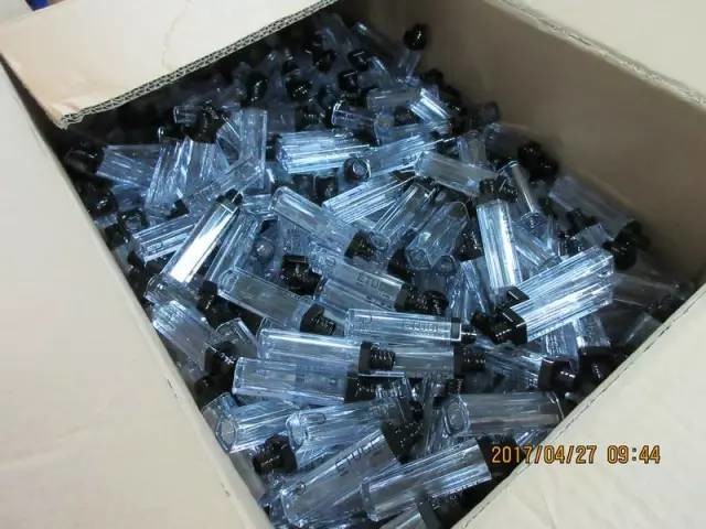 你辛辛苦苦代购的资生、倩碧等化妆品，或许来自小作坊