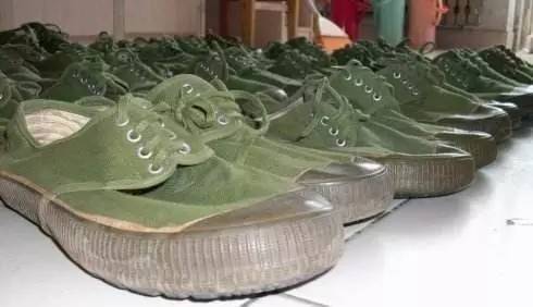 水煮｜一双塑料凉鞋4000块，洗澡筐4300……信阳的小伙伴不要惊讶，这些时尚大牌你都拥有过！