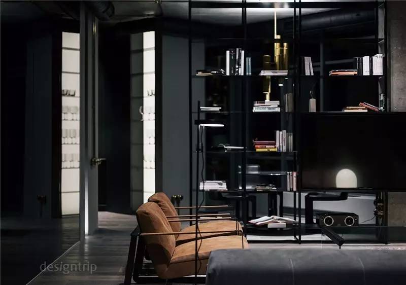 比黑更高级的灰,比高级灰更高级的高级黑