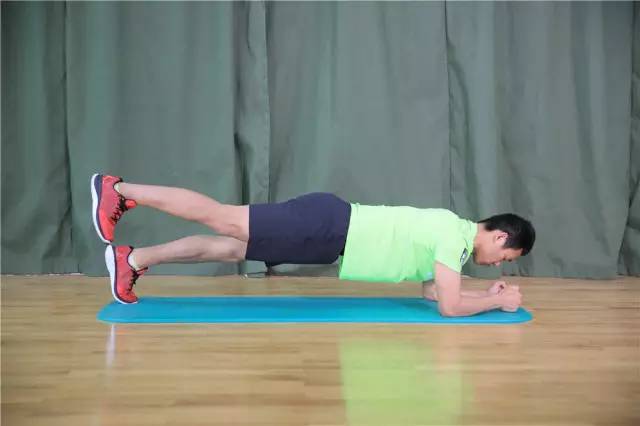 平板支撑能练腹肌马甲线么,做多久平板支撑能练腹肌