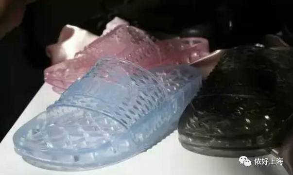 笑岔气！这些大牌单品原来上海人早就穿过……阿拉姆妈才是时尚先锋！