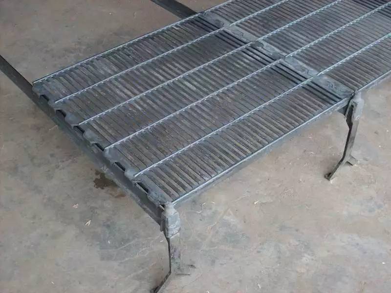 生产水泥漏粪地板全过程,常用猪场漏粪地板尺寸