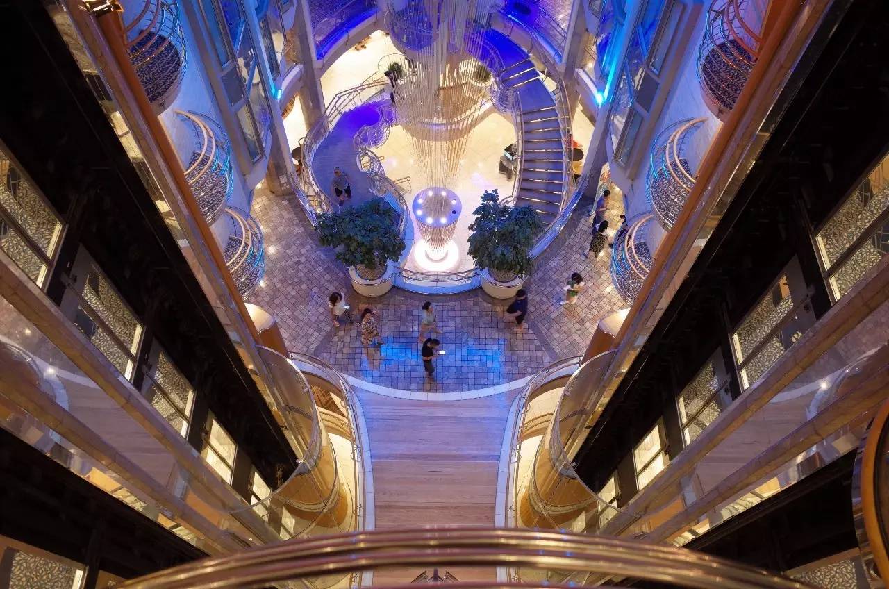 一日远方｜登上豪华游轮，完美假期就交给它吧