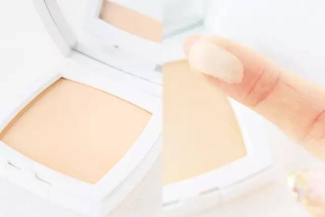 夏季定妆持久不脱妆粉饼,夏季脱妆怎么办用什么粉饼好