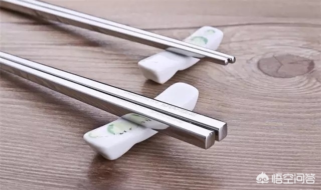 为什么韩国人吃饭用手,为什么韩国人吃饭用筷子