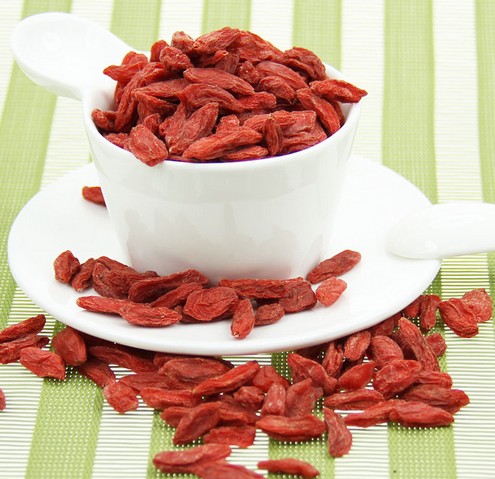 枸杞泡酒的药用,枸杞泡酒多长时间把枸杞捞出来