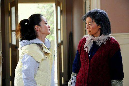 婆婆过生日，两儿媳商量送礼物，不料大儿媳临时变卦，惹得二儿媳被婆婆说小气鬼