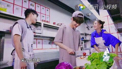 鹿晗玩魔方完全版,鹿晗还原魔方瞬间视频