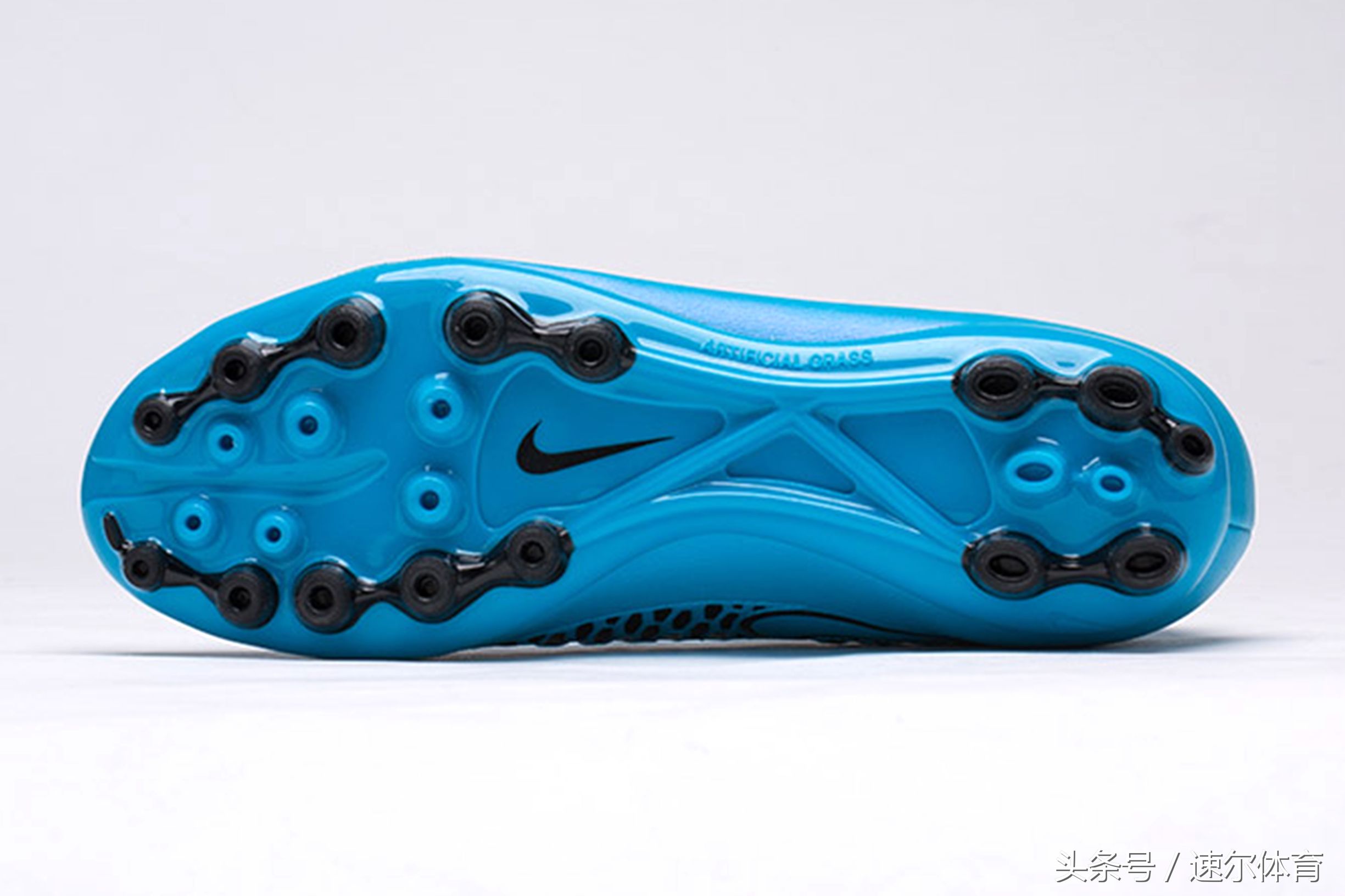 500块买啥足球鞋,150元以内的性价比极高足球鞋
