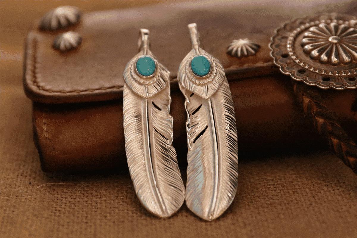 一个玩摇滚的大男生却始终戴着一串菩提项链，在*藏西**目睹了一整条河的六字真言，回来后他选择了当一个银匠人