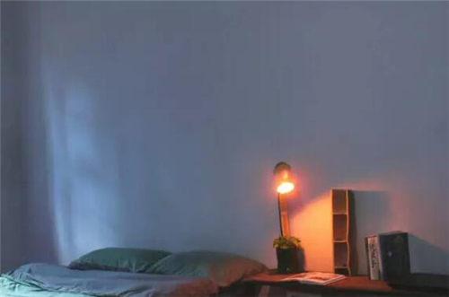 远离市区20公里住在月租600元的房子里，却能够在屋前看麦田，屋后看竹林，自给自足的生活是这样啊~