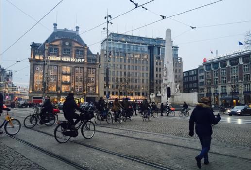 荷兰街头自行车 (荷兰自行车的奇怪事)