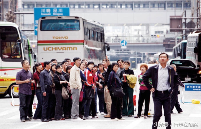 中国游客在日本抢购药品，日本商家被民众指责抬价