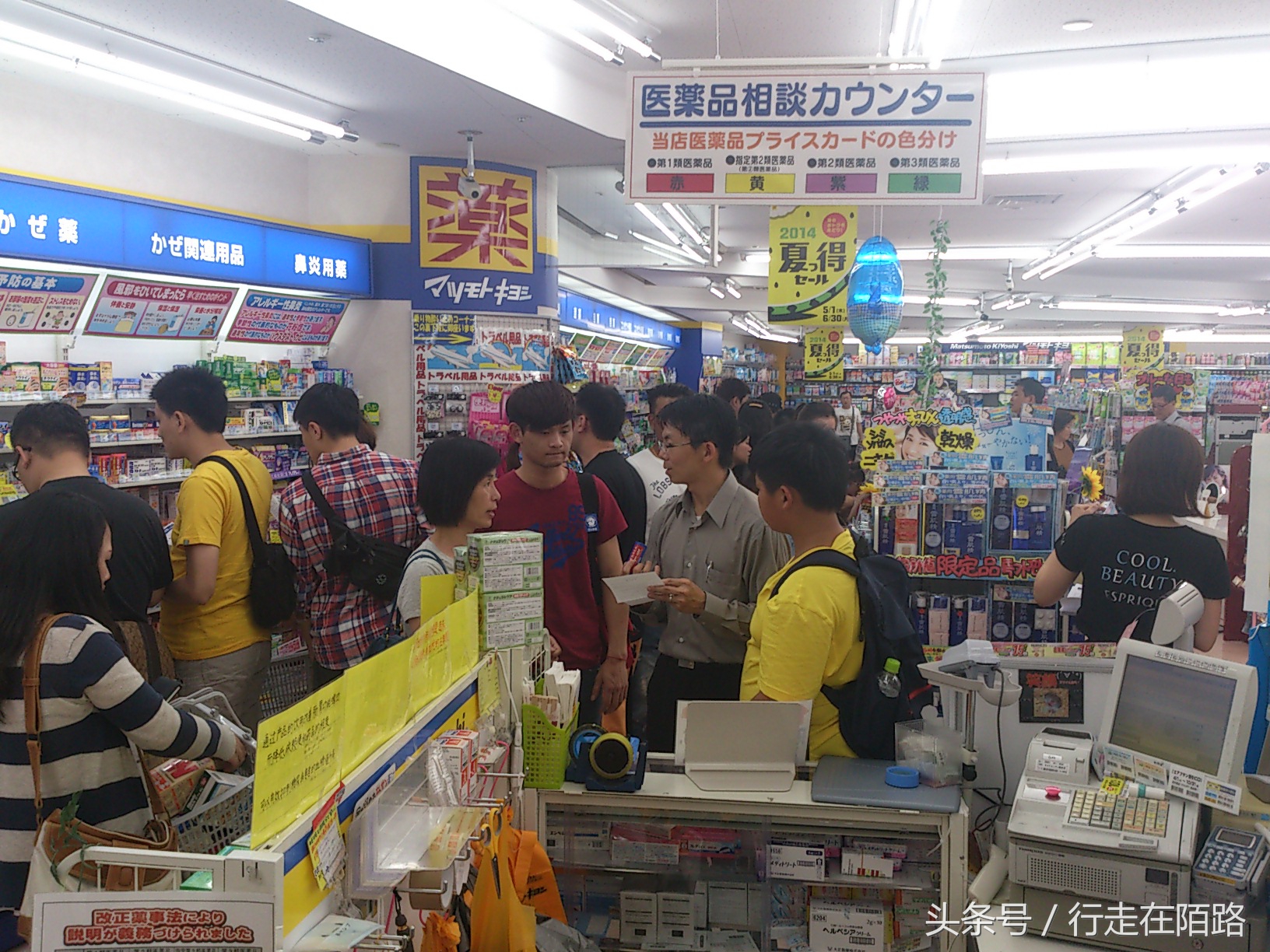 中国游客在日本抢购药品，日本商家被民众指责抬价