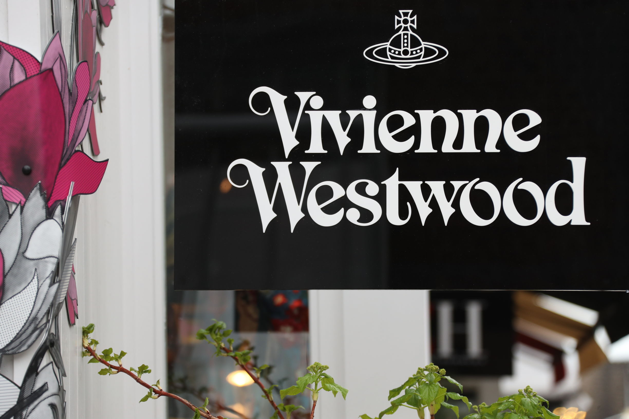 镶金边的高跟鞋！凯特妃最爱，老佛爷钦点，女星们集体买买买！