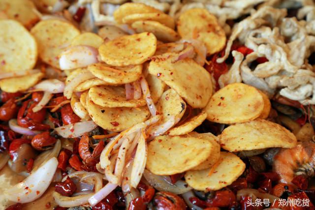 几个意思？去郑州南阳路吃海鲜,服务员你把菜倒桌上就跑？