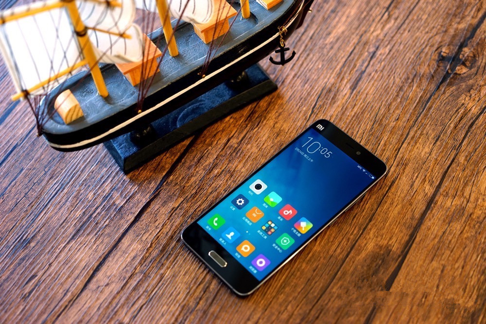 它是小米去年最难抢手机，如今却让步下架