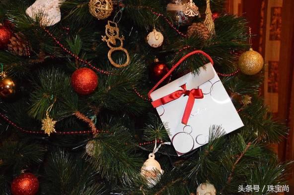 解读｜PANDORA珠宝是如何让女生买上瘾的？