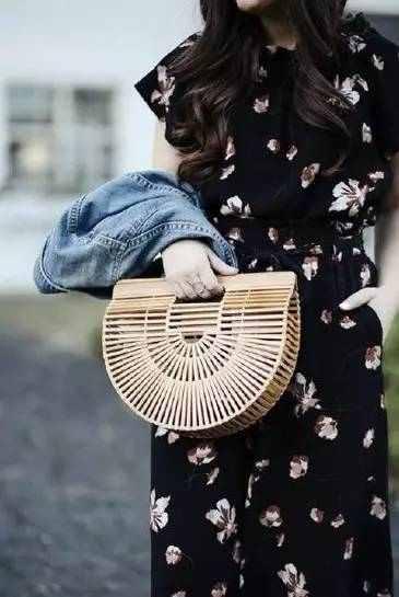 最近整个时尚圈都中了这个包包的毒！