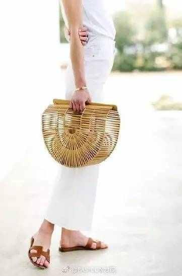 最近整个时尚圈都中了这个包包的毒！