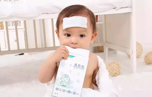 8个月宝宝发烧退热贴管用么,宝宝额头摔肿了用退烧贴能够吗