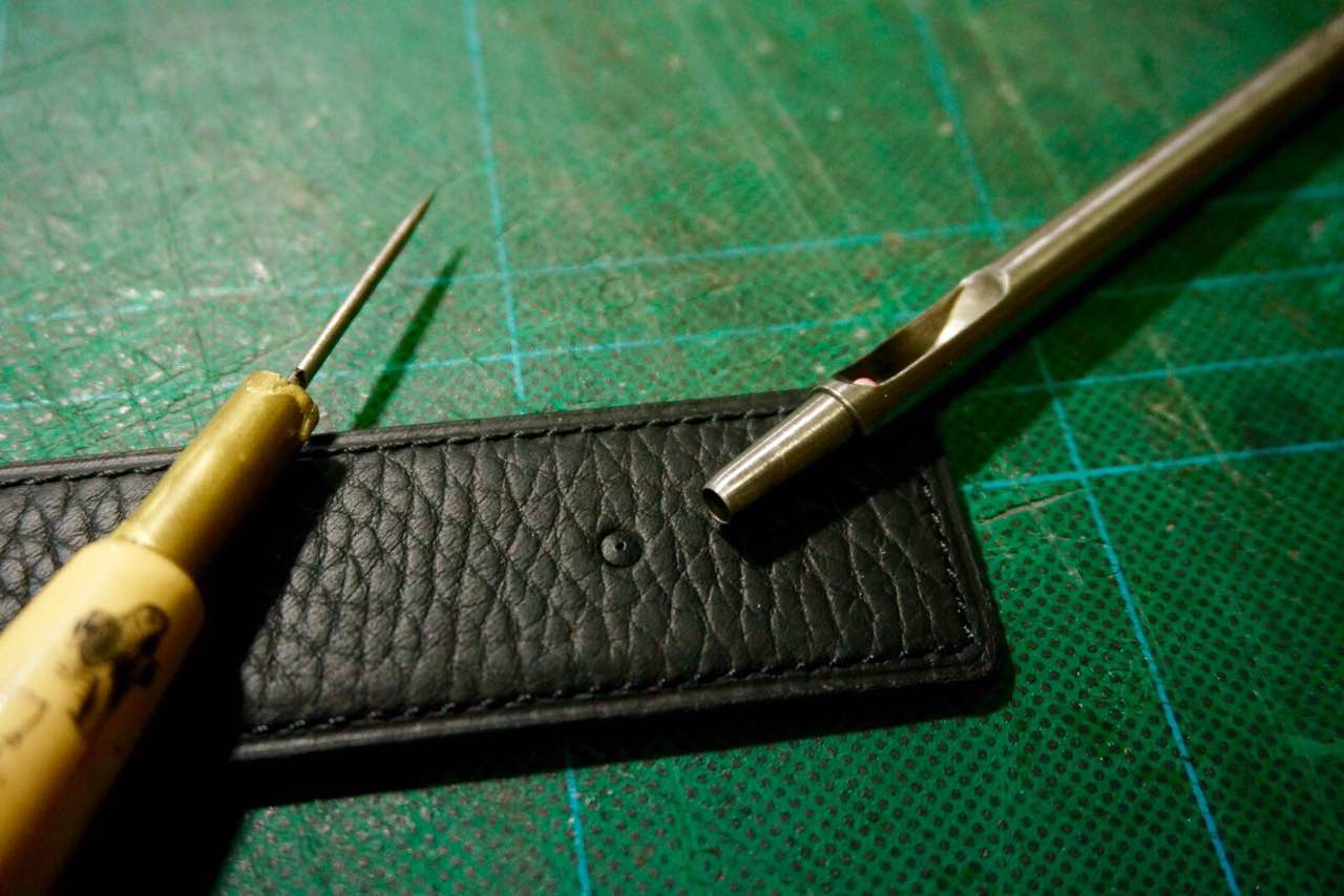 鳄鱼皮做腰带哪个部位最好,鳄鱼皮腰带背部制作过程