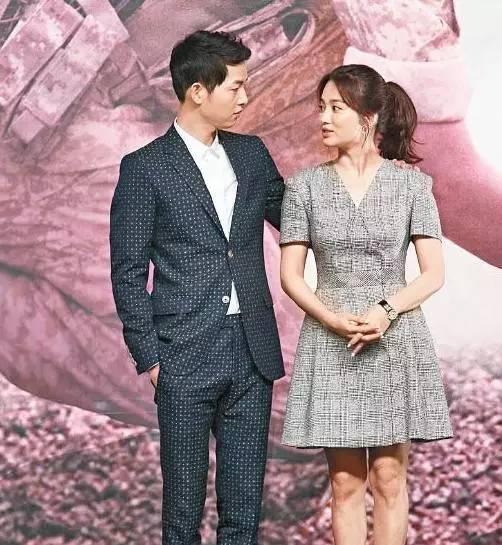 宋仲基宋慧乔同游巴厘岛度假,宋仲基宋慧乔甜蜜抵达巴黎时装周