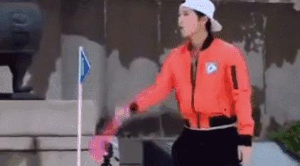 鹿晗玩魔方完全版,鹿晗还原魔方瞬间视频