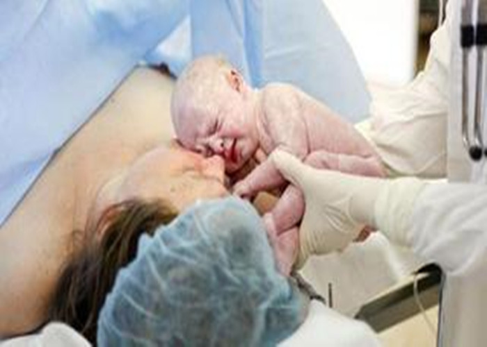 据说，一边生孩子的时候会一边拉便便？画面不敢想象！