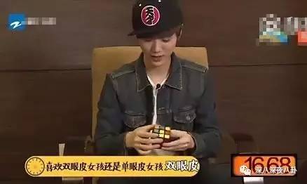 鹿晗玩魔方完全版,鹿晗还原魔方瞬间视频