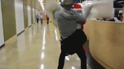 虽然她不是一个好新娘，但绝对是一个好队友！