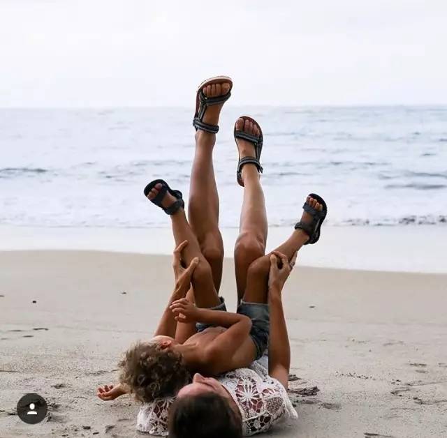 作为一个有品位的女人,品质生活从一双拖鞋也能够开始