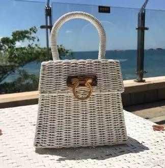 最近整个时尚圈都中了这个包包的毒！